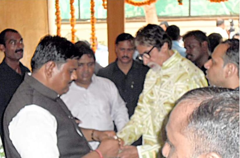 Dr. Balasaheb Kumawat extending birthday greetings to legendary Indian film icon Amitabh Bachchan at Jalsa, Mumbai, and sharing the vision and impact of the Jeevan Jyoti De-Addiction Mission.